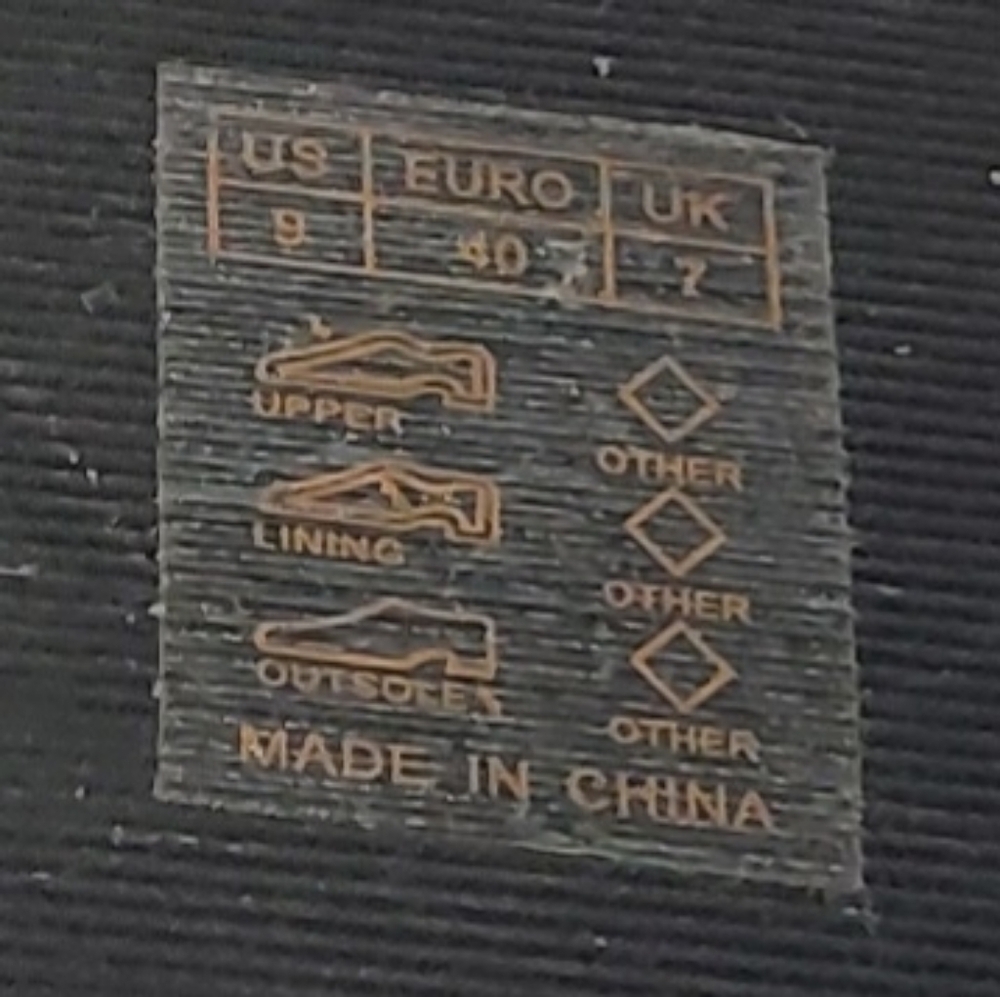 Womens Size 9 Black Flip Flop Sandals with Gold Accent - Picture 6 of 6